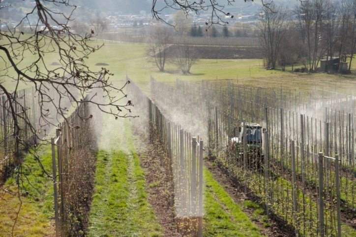 trattore-pesticidi-frutticoltura