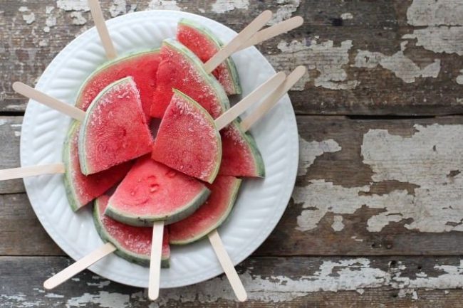 watermelon-popsicles-frozen-660x440